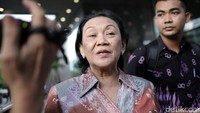 KPK juga memeriksa Mantan Sekjen Kementerian Dalam Negeri Diah Anggraeni untuk tersangka Sugiharto.