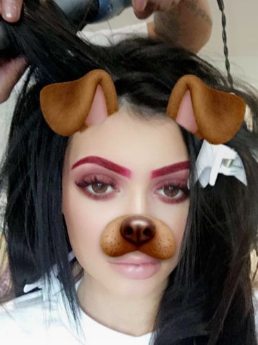 <i>Shock</i>, Kylie Jenner Tampil dengan Alis Warna Merah