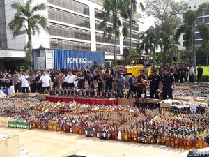 Kemenkeu dan BNN Musnahkan Miras dan Rokok Ilegal, Negara Rugi Rp 12 M