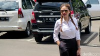 Nikita Mirzani saat melaporkan Asisten Julia Perez ke Polda Metro Jaya, Jakarta Pusat pada Jumat (23/12/2016).