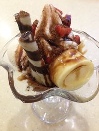 <i>St. Marc Cafe</i>: Bersantai Menikmati <i>Banana Walnut Chococro</i> dan Parfait Segar
