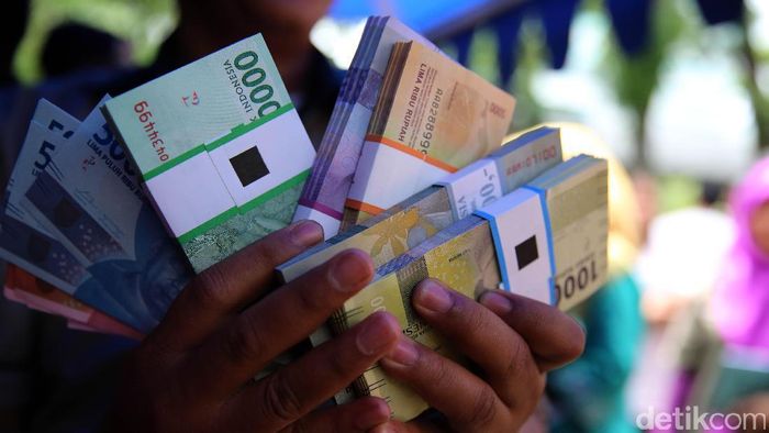 Dua Hal Ini Yang Bikin Banyak Orang Ri Tak Menabung Di Bank