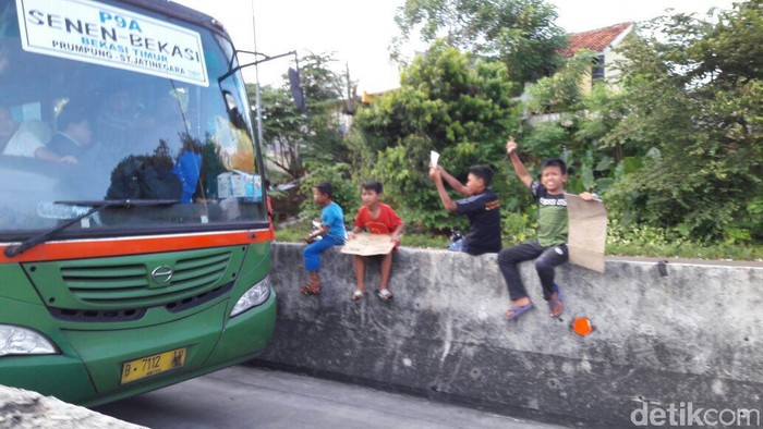 Om Telolet Om di Bekasi/ Edo detikcom