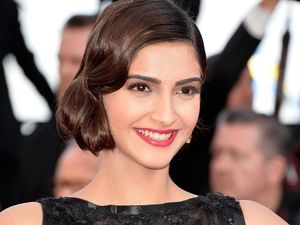 Foto 12 Wajah Selebriti Bollywood Tanpa Makeup, Sungguh Berbeda
