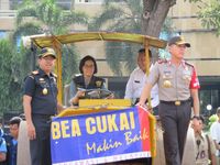 Sri Mulyani Musnahkan Puluhan Ribu Botol Miras, Rokok Ilegal, Hingga Sex Toys