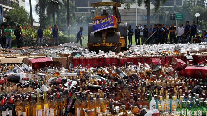 Jelang Nyepi, 670 Liter Arak Bali Disita Polisi di Denpasar