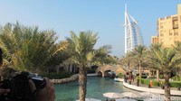 Burj Al Arab punya tinggi 321 meter dengan mengusung konsep layar kapal. Dibuka sejak tahun 1999, terdapat hotel hingga apartemen dan masih jadi destinasi hits di Dubai hingga kini (Afif/detikTravel)