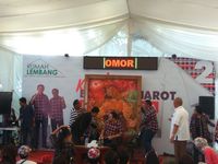 Dapat Lukisan Presiden Sukarno dari Pendukung, Ahok Tersenyum Senang