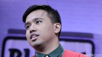 Ia terlihat bersiap-siap untuk memasang gaya cool. Pool/Ismail/detikFoto.