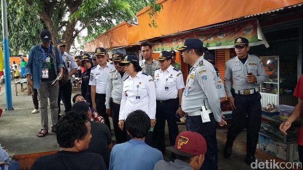  Kepala BPTJ dan rombongan inspeksi kesiapan angkutan Natal dan Tahun Baru di Terminal Kalideres, Jakbar, Jumat (23/12/2016)