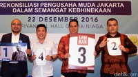 (Kiri-kanan) Afifuddin Suhaeli Kalla, Constantine Otis Wuisan, M. Aaron Sampetoding dan Ardhi Mahardika, memegang nomor urut bakal calon Ketua Umum HIPMI Jaya saat menghadiri Sosialisasi, Kampanye dan Debat Terbuka Calon Ketua Umum BPD HIPMI Jaya di Jakarta.