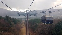 Perjalanan ke Puncak Owakudani ini diiringi langit yang mendung tebal. Begitu mencapai puncak, kta bisa melihat pemandangan Gunung Fuji yang indah (Elvan/detikTravel)