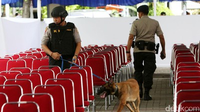 Jelang Misa Malam Natal, Gegana Sisir Katedral