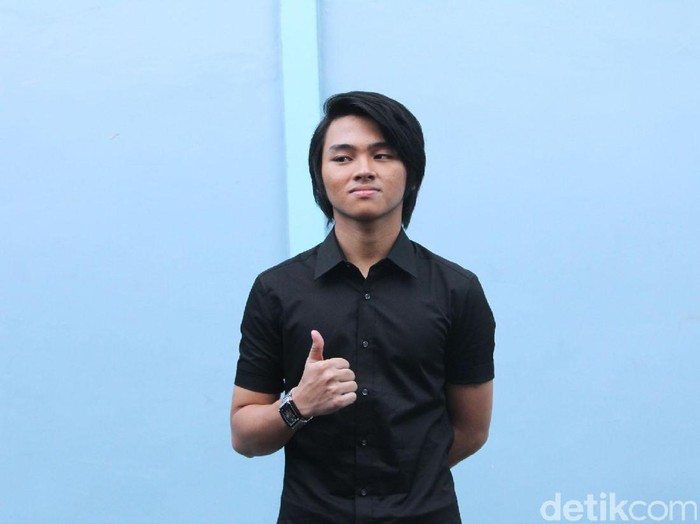 Alvaro Maldini Siregar atau di sebut Aldi CJR di Trans tv, Kapten Tendean, Jakarta Selatan, Jumat (23/12/16)