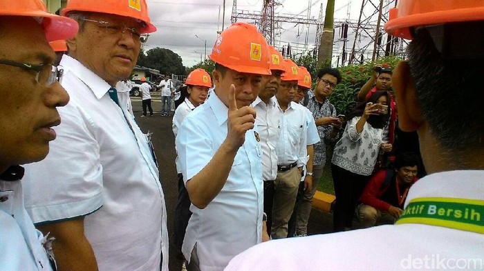 Canda Jonan di Gardu Induk PLN: Ada yang Berani Pegang?