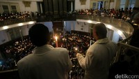 Para jemaat tampak memenuhi Gereja Immanuel.