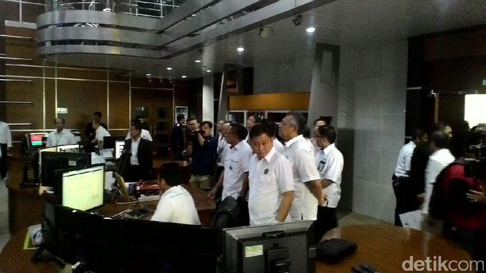 Jonan Pastikan Pasokan Listrik Saat Natal dan Tahun Baru Aman