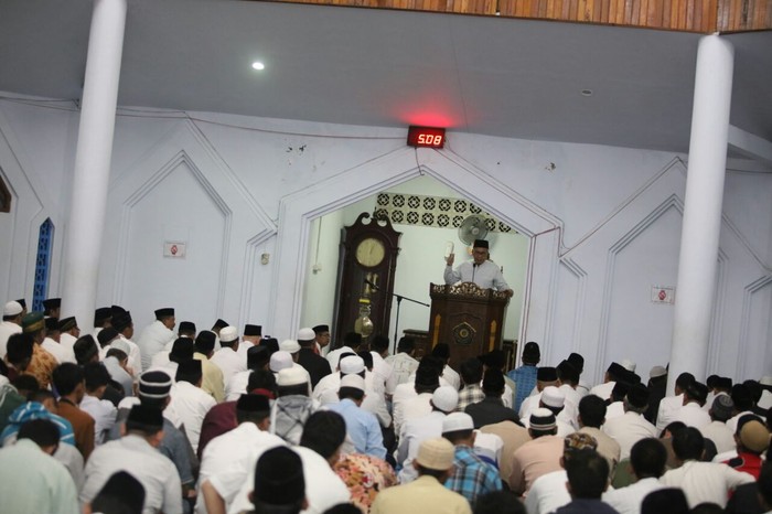 Beri Tausiah Saat Hadiri Salat Subuh Berjamaah, Ini Pesan Wali Kota Makassar