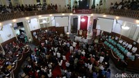Suasana Misa Malam Natal di Gereja Immanuel.