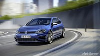 Ada juga VW Golf R yang buas. VW Golf merupakan salah satu mobil terlaris di dunia. Sepanjang 45 tahun, mobil sudah terjual sebanyak 35 juta unit di seluruh dunia dan terus terjual.