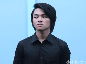 Main Kuda-kudaan, Aldi Maldini Kencani Model Seksi Erika Carlina