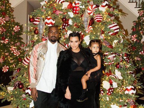 Foto: Melihat Kembali Gaya Busana Kardashian-Jenner Saat Rayakan Natal