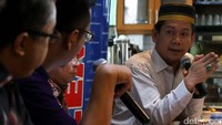 Indra J Piliang memberikan pemaparan dalam diskusi yang membahas tenaga kerja asing.