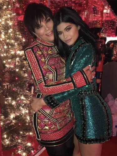 Foto: Melihat Kembali Gaya Busana Kardashian-Jenner Saat Rayakan Natal