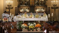 Misa Natal ini bertema Hari Ini Telah Lahir Bagimu, Juruselamat, Yaitu Kristus Tuhan Di Kota Daud.
