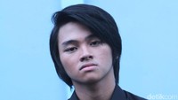Lelaki yang merilis sebuah single solo bertajuk Terima Kasih Sahabat itu mengaku nyaman dengan penampilan barunya. Pool/Ismail/detikFoto.