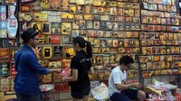 Sebaiknya, bila ingin lebih puas lagi berwisata belanja di Chatuchak ini, usahakan untuk datang lebih pagi ke Chatuchak Weekend Market. Pasar ini memang baru mulai buka rata-rata pukul 09.00 waktu setempat.