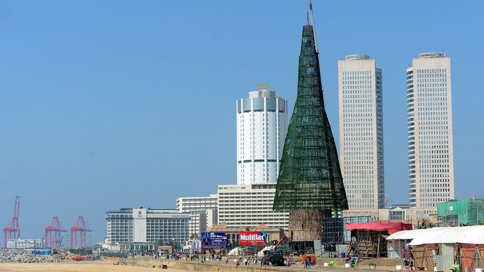 Sri Lanka Pecahkan Rekor Pohon Natal Tertinggi di Dunia