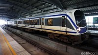 Moda transportasi umum berbasis rel ini juga sudah menghubungkan bandara Svarnabumi hingga ke pusat kota. Selain itu ia juga terhubung dengan MRT (Subway) dan BTS (Skytrain).