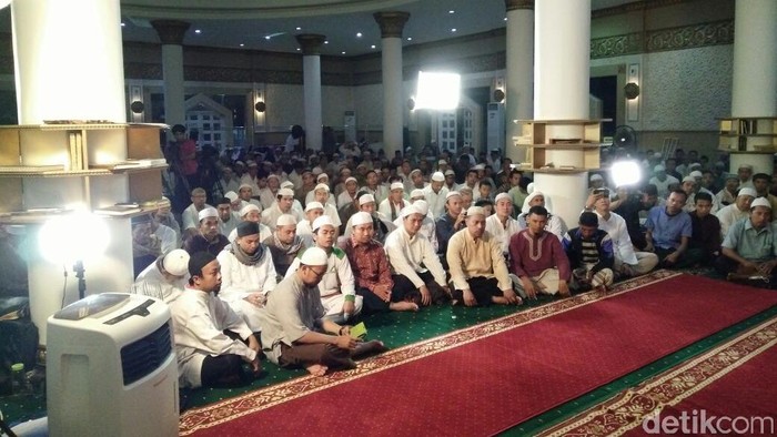 Salat Subuh Berjamaah di Bekasi, Galang Dana untuk Aceh dan Aleppo