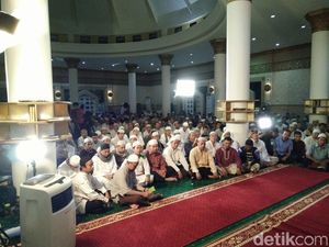 Dahsyatnya Pahala Salat Subuh Berjamaah, Setara dengan Haji dan Umrah Sempurna