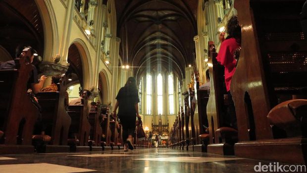 Uskup Agung Jakarta Pimpin Misa Natal di Gereja Katedral Jakarta Pagi Ini