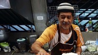 Harga yang dipasarkan untuk makanan halal pun terbilang tak mahal mulai dari 35-40 bath tergantung menu makanan yang dipesannya. Kalau untuk urusan rasa lidah orang Melayu, foodcourt ini sangat baik direkomendasikan.