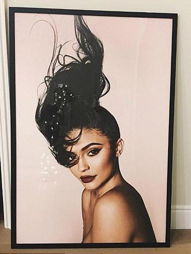 Kylie Jenner Kembali Pamer Foto Tanpa Busana 