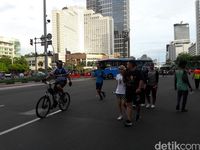 Meski Tak Ada Car Free Day, Warga Tetap Datang ke Kawasan Thamrin-Bundaran HI