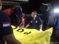 Dikawal Ketat, 2 Jasad Terduga Teroris Tiba di RS Polri