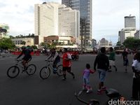 Meski Tak Ada Car Free Day, Warga Tetap Datang ke Kawasan Thamrin-Bundaran HI