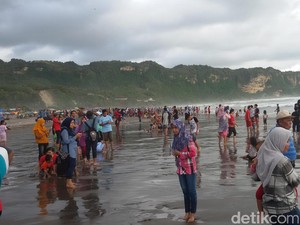 Rambu Larangan Berenang di Pantai Parangtritis Rusak, Tim SAR Siaga