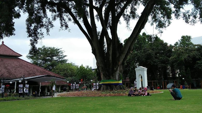 Warga Bandung berdatangan ke Pendopo Warga Bandung berdatangan ke Pendopo