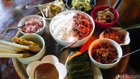 Dalam kelas memasakan ini banyak resep yang akan jelaskan ke peserta, bisa mencapai 21 resep. Pesertanya sendiri per kelompok maksimal 10 orang (Kurnia/detikTravel)