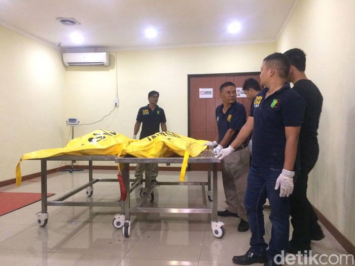 Dikawal Ketat, 2 Jasad Terduga Teroris Tiba di RS Polri
