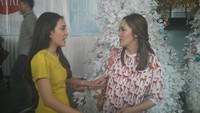 Acara tersebut juga menjadi ajang silaturahmi antar-selebriti. Foto: Dyah Paramita Saraswati