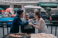 Ini Cara Unik Pasangan Foodies Membuat Foto <i/>Prewedding</i>