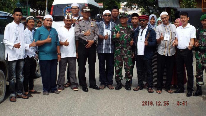 Damainya Natal di Sumba Barat, Umat Beragama Lain Ikut Jaga Gereja