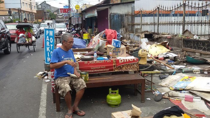 PT KAI Daop 6 Yogyakarta Tertibkan Kios di Jalan Pasar Kembang, Pedagang Pasrah