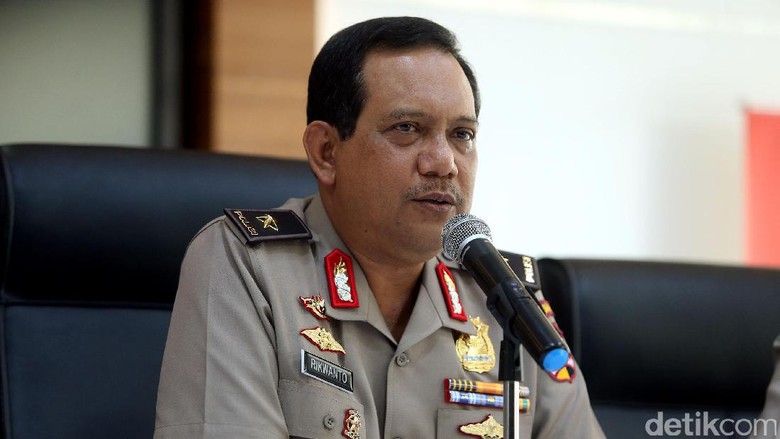 Guru di Desa Banti Dievakuasi karena Teror KKB Guru di Desa Banti Dievakuasi karena Teror KKB